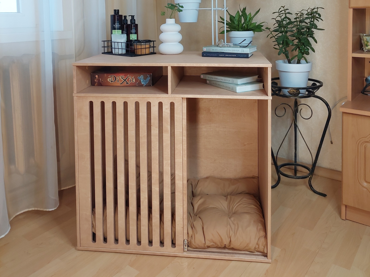 Bungalo with shelves